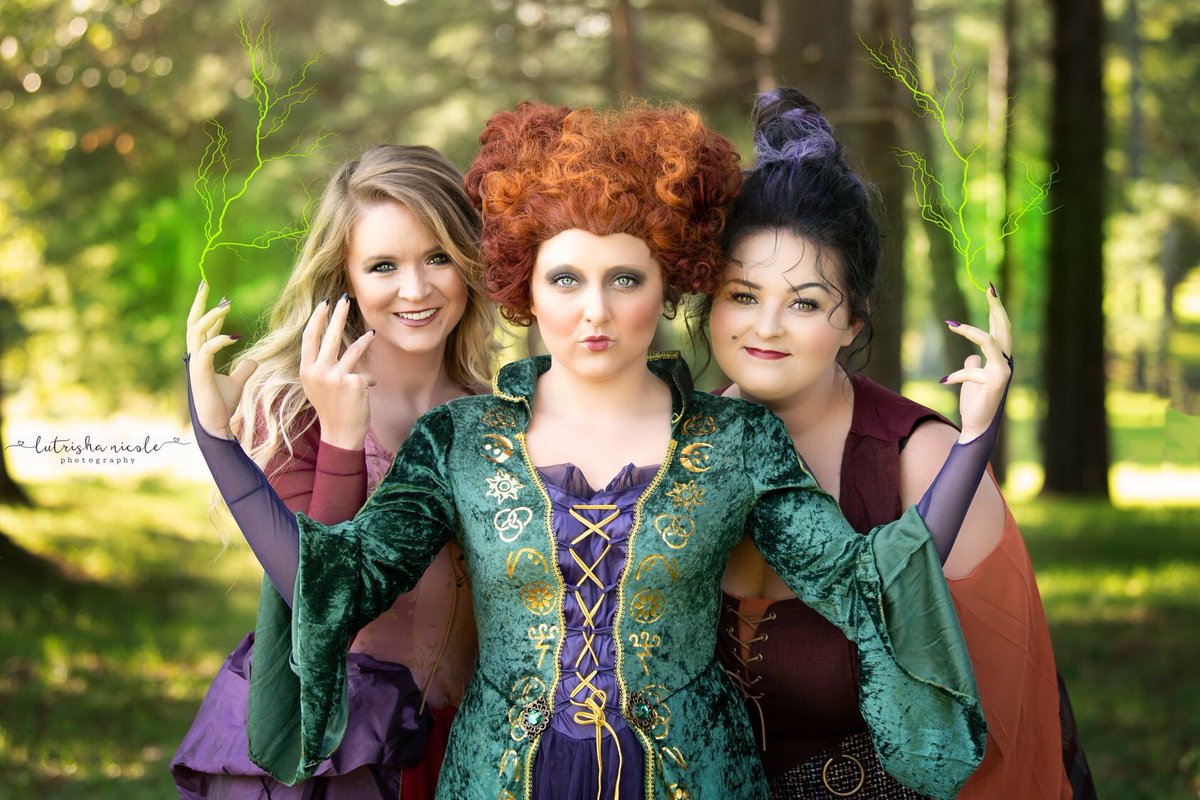 Erica_Mccourt's tweet photo. My friends and I  may like Hocus Pocus a little too much 😂
#lutrishanicolephotography https://t.co/dJ6B20UWp4