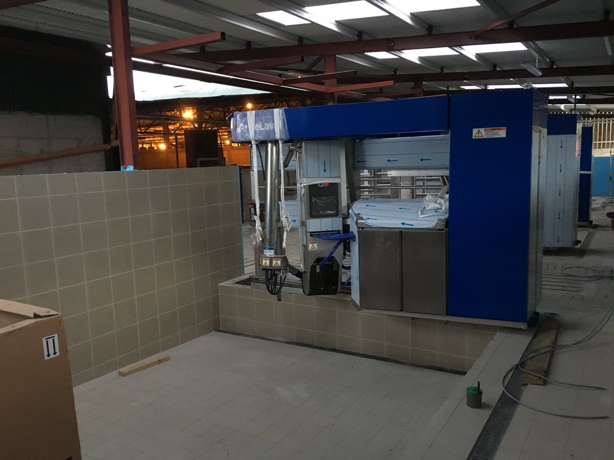 Brklydairysol's tweet photo. Bit of #teamblue progress today first 3 robots in position and bolted down #tinturrobotics #progressreport #teamdairy https://t.co/Exl5irGIoG