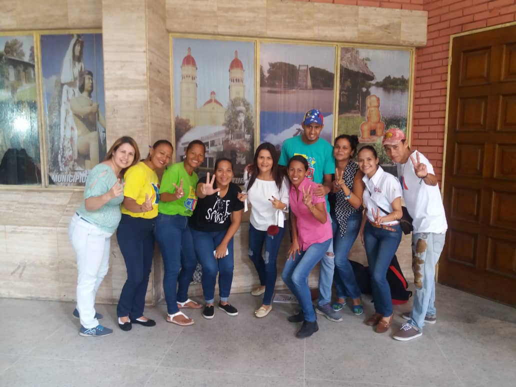 MariaVallenil15's tweet photo. #Hoy01Oct junto a mis Colegas Diputados Beatriz Jimenez representante  @CLAPMonagas y Julio Castillo en organización para continuar con el despliegue de Recuperación Económica con @MSVMONAGAS1 y todo el equipo de Gobierno de nuestra Gobernadora @yelitzePSUV_ https://t.co/xUv4HpklVE