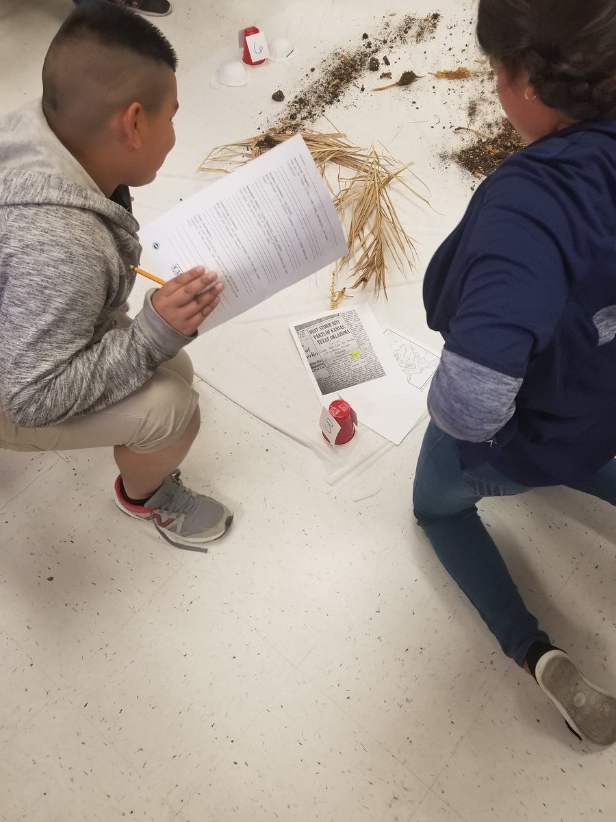 Cynthia_DWS's tweet image. WIN students working on their detective skills making observations and inferences! @DW_K8S @CAragon_CI #TextDetectives #TeamSISD