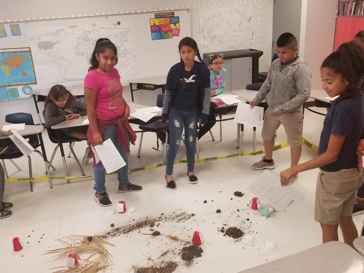 Cynthia_DWS's tweet image. WIN students working on their detective skills making observations and inferences! @DW_K8S @CAragon_CI #TextDetectives #TeamSISD