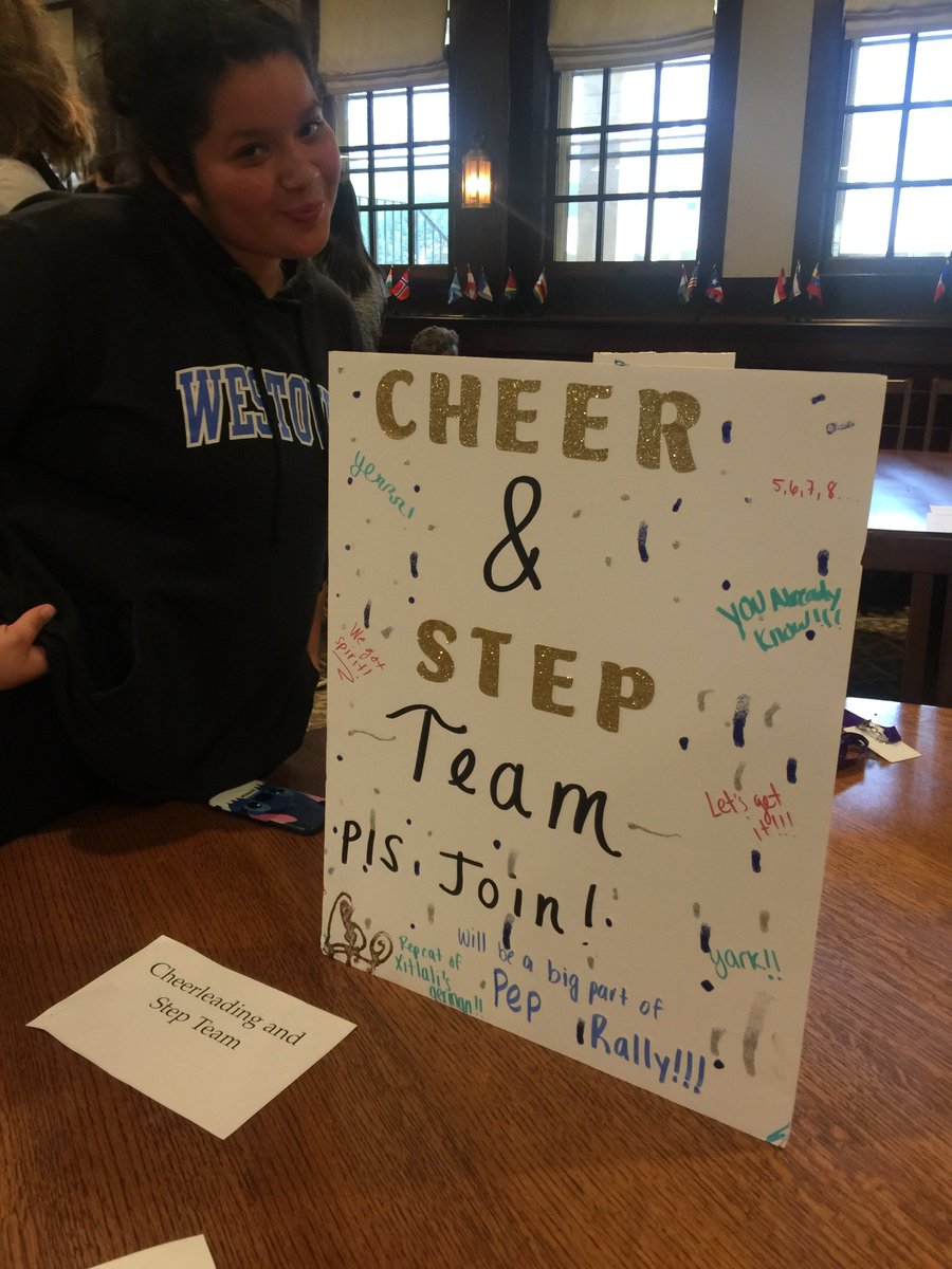 WestoverApply's tweet photo. Westover students are signing up for clubs! There's good food, good music, and good vibes. Can't beat that :) #WestoverApply #Westoverclubs @WestoverRasin https://t.co/p7fZzIrjzp