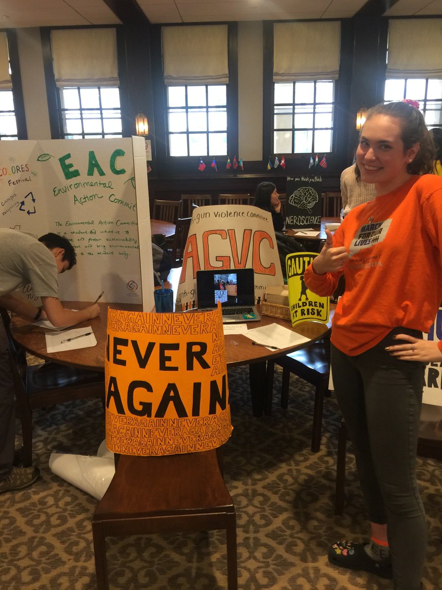 WestoverApply's tweet photo. Westover students are signing up for clubs! There's good food, good music, and good vibes. Can't beat that :) #WestoverApply #Westoverclubs @WestoverRasin https://t.co/p7fZzIrjzp