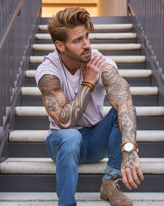 bazaar68's tweet photo. Great wrist wear on @travbeachboy  🤤
 #mensfashion #menswear #mensstyle #likeforfolow #like4like #follow4follow https://t.co/LQ9VcuodI9