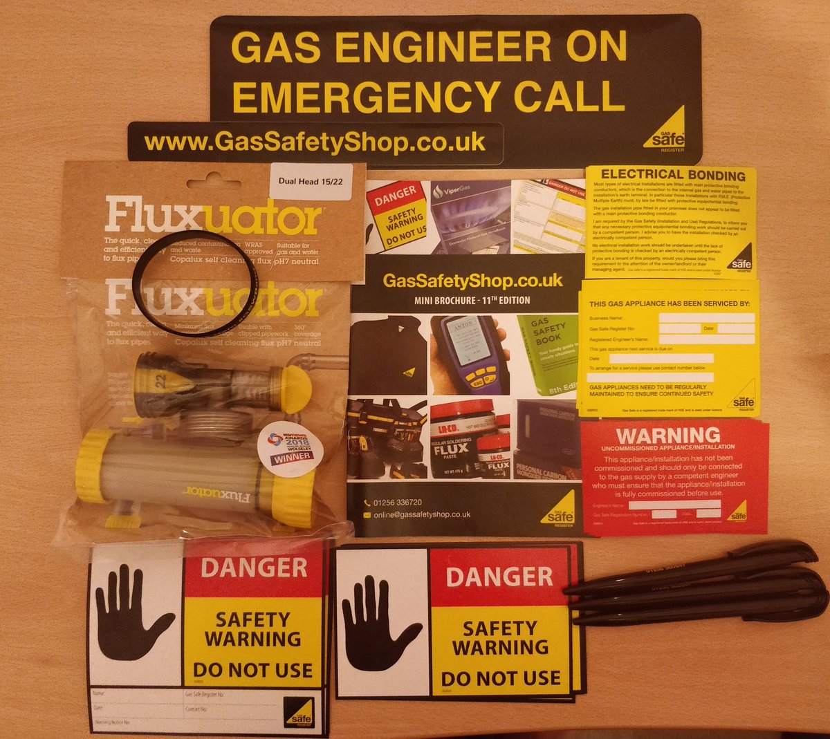 🍾Competition Timeeeee🍾

For your chance to win this little bundle

1x Dual head <a href="/fluxuator_tool/">Fluxuator</a>
3x Pens 
1x #GSWBand 
2x Van Stickers 
Some Stickers &amp; Lables

Please Retweet 😎&amp; follow

<a href="/Gas_Safety_Shop/">Gas Safety Shop</a> @G_S_Insurance <a href="/GasSafetyBook/">Gas Safety Book</a>

#Gas #Heating #Safety #PublicLiability