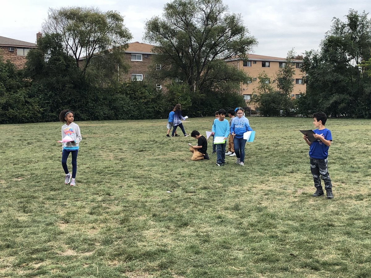 MrsFox209's tweet image. Completed a scavenger hunt and explored our environment while looking for living and non-living organisms! Bringing science to life! #cridgepride #thirdgradescientists #handsonlearning