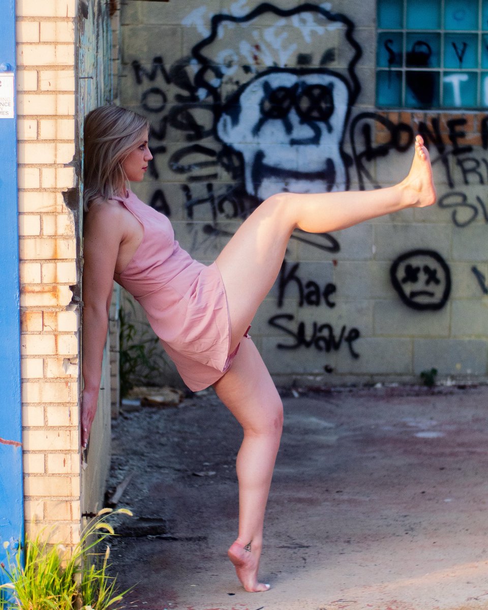 exhalationsco's tweet photo. Who’s ready to take on the week? ✋🏻
Dancer: @leah__nimmo 
Photo: @gordoniusmaximus

#dance #dancepgh #contemporarydance #dancer #dancephotography #monday https://t.co/BkcSM6spzI