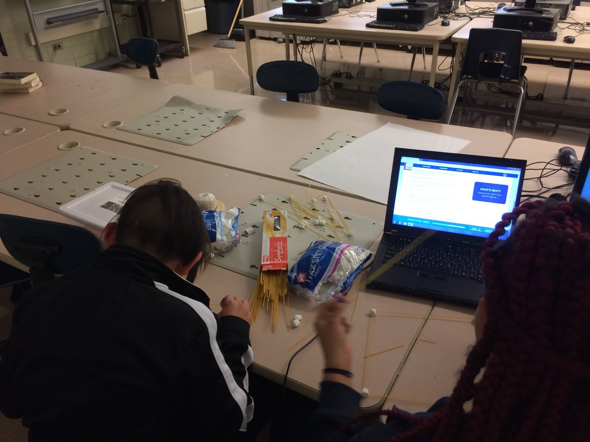 MrA108's tweet photo. @FUSE_levelup Students working on their challenges together. https://t.co/5O6ALa9Y7n