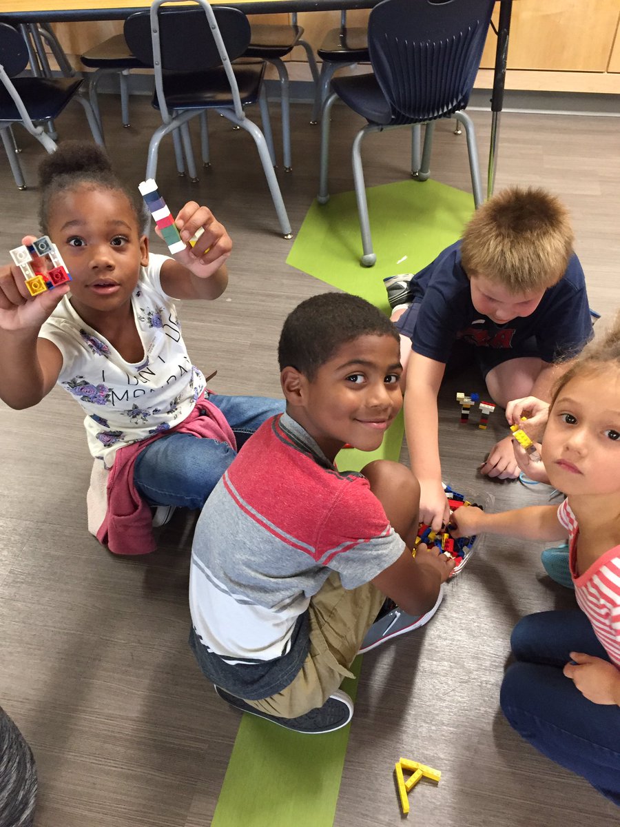 MrsStalkerHMC's tweet photo. First STEAM clubs of the year w/the fab @laineyj_HMC1  #newkidsontheblock #STEAM #HMC1BeyondTheDream #compass #3rdgraderocks https://t.co/30v7ZxC16k