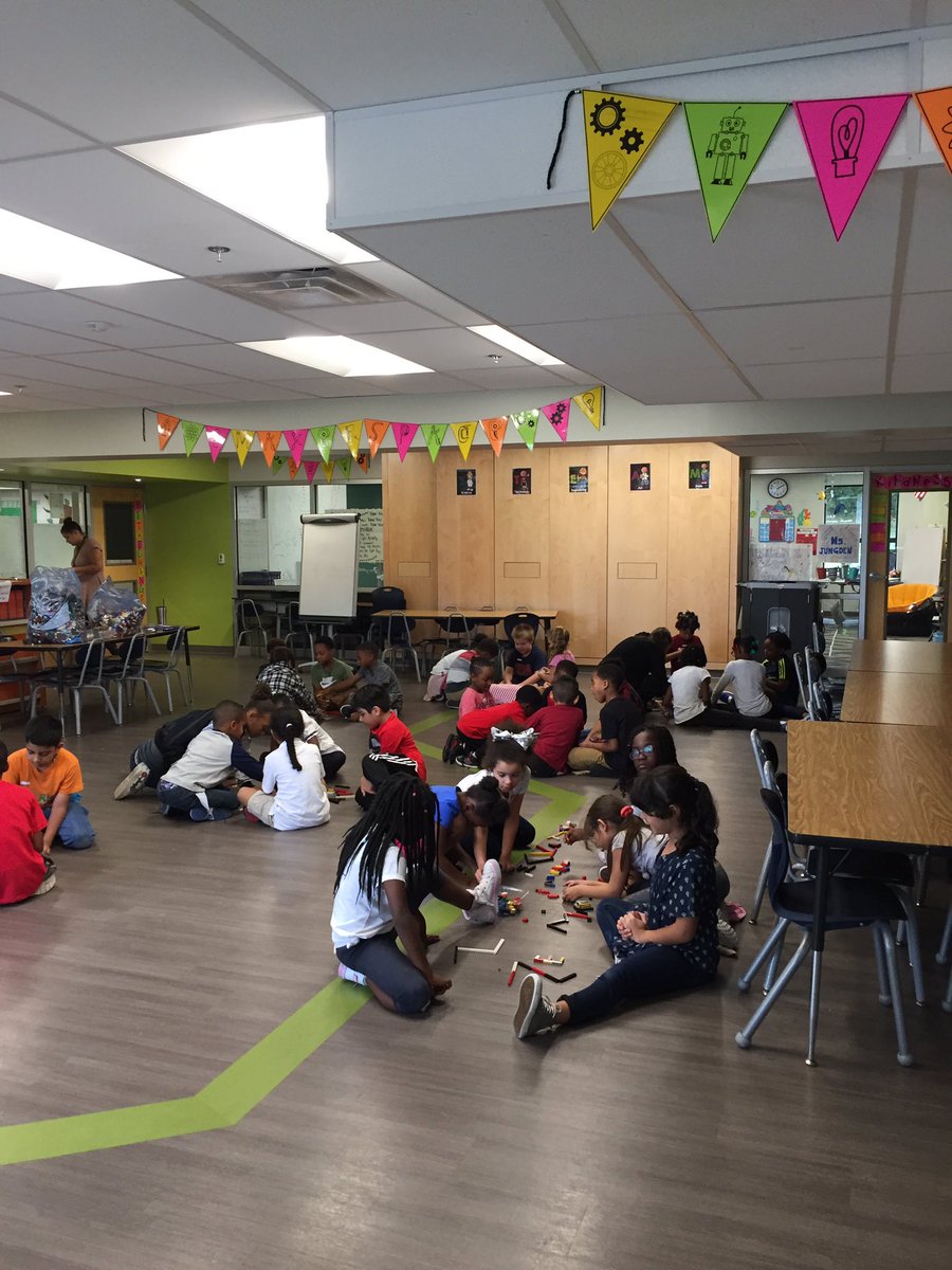 MrsStalkerHMC's tweet photo. First STEAM clubs of the year w/the fab @laineyj_HMC1  #newkidsontheblock #STEAM #HMC1BeyondTheDream #compass #3rdgraderocks https://t.co/30v7ZxC16k