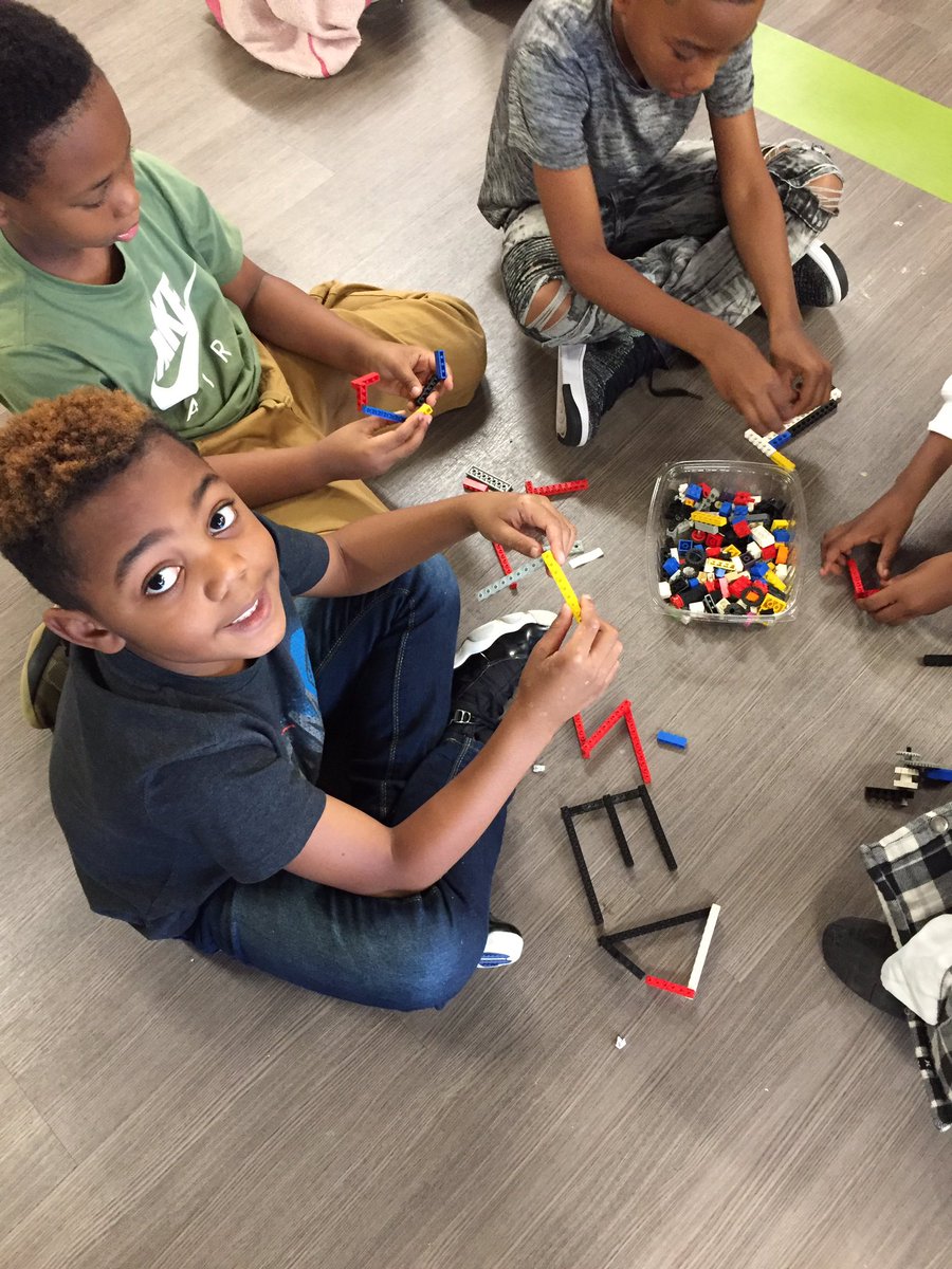 MrsStalkerHMC's tweet photo. First STEAM clubs of the year w/the fab @laineyj_HMC1  #newkidsontheblock #STEAM #HMC1BeyondTheDream #compass #3rdgraderocks https://t.co/30v7ZxC16k