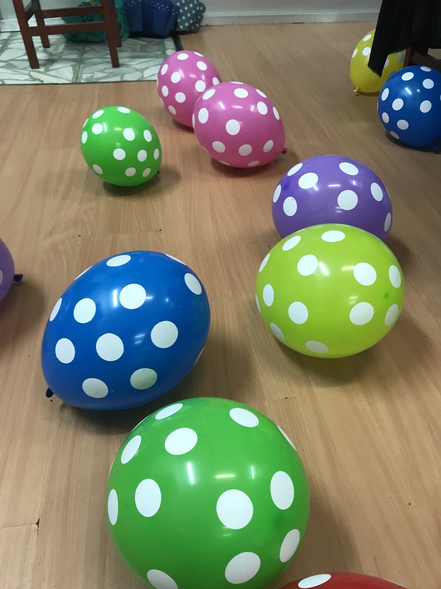 Clozazor's tweet photo. Cómo decidir en equipo que globo pinchar cuando solo tenemos 3 oportunidades para acertar #Retos #pistas #comunicacion #trabajoenequipo #aprenderjugando https://t.co/ZWFchACbeB