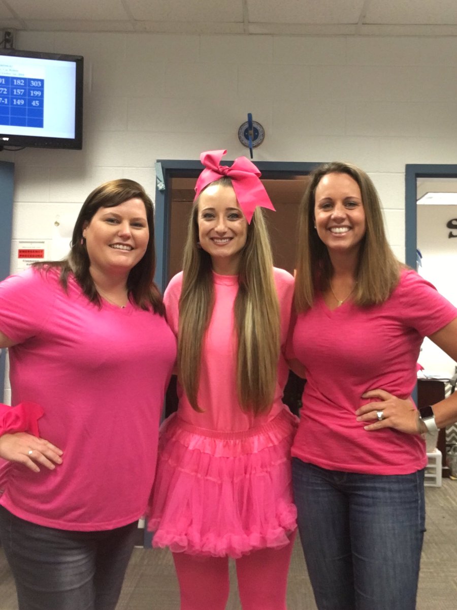 Gintje77's tweet photo. Supporting Breast Cancer Awareness with my favorite peeps #PINKOUTDAY #BreastCancerAwarenessMonth @MsStaffordSMS @Jess_Lynn38 @WeAreSMSpartans https://t.co/2jvS3GfCa8