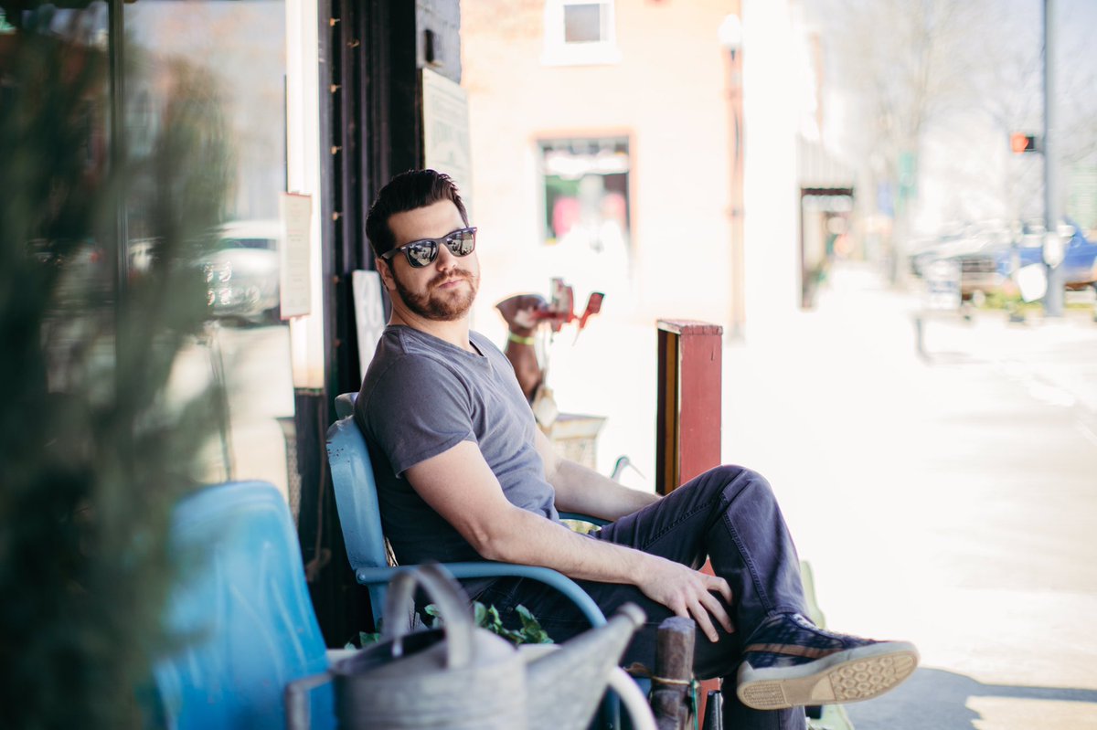 EricDoddMusic's tweet photo. Happy Monday y'all! Glad the sunshine is back! ☀️
.
.
.
#autumn #october #fall #nashville #fallinthesouth #georgiaboy #countrymusic #countryartist #thereason #ericdodd #ericdoddmusic https://t.co/GY2F6L2KcO
