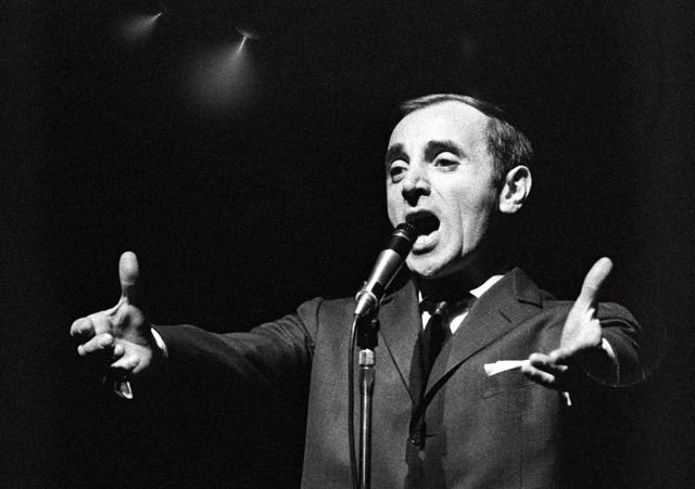 franceinter's tweet photo. #CharlesAznavour rend hommage à son public au micro de Jean-Louis Foulquier : "Tout ce que je possède, c'est eux qui me l'ont donné"

#CharlesAznavour 
#AznavourParAznavour 
#archive

https://t.co/fUaVAqAv7a https://t.co/1yyKwzFdt5