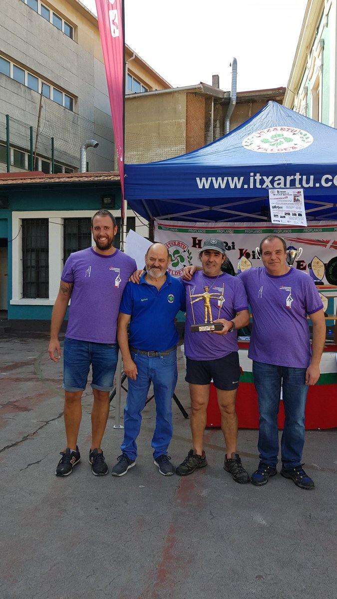 Harrizulaketa's tweet photo. Bizkaiko #harrizulatzaileak Binakako Txapelketa 2018. Algorta:
7. Luis M. Casillas-Iker Obregón (Errekatxo) 8zulo 5zm 8mm
8. Rober Irure-Eneko González (Burdin Gazteak) 7zulo 7zm 4mm
9. Gontzal Bermejo-Eneko Galán (Aldai Alde) 6zulo 11zm 5mm
#herrikirolak https://t.co/d99vIb01L8