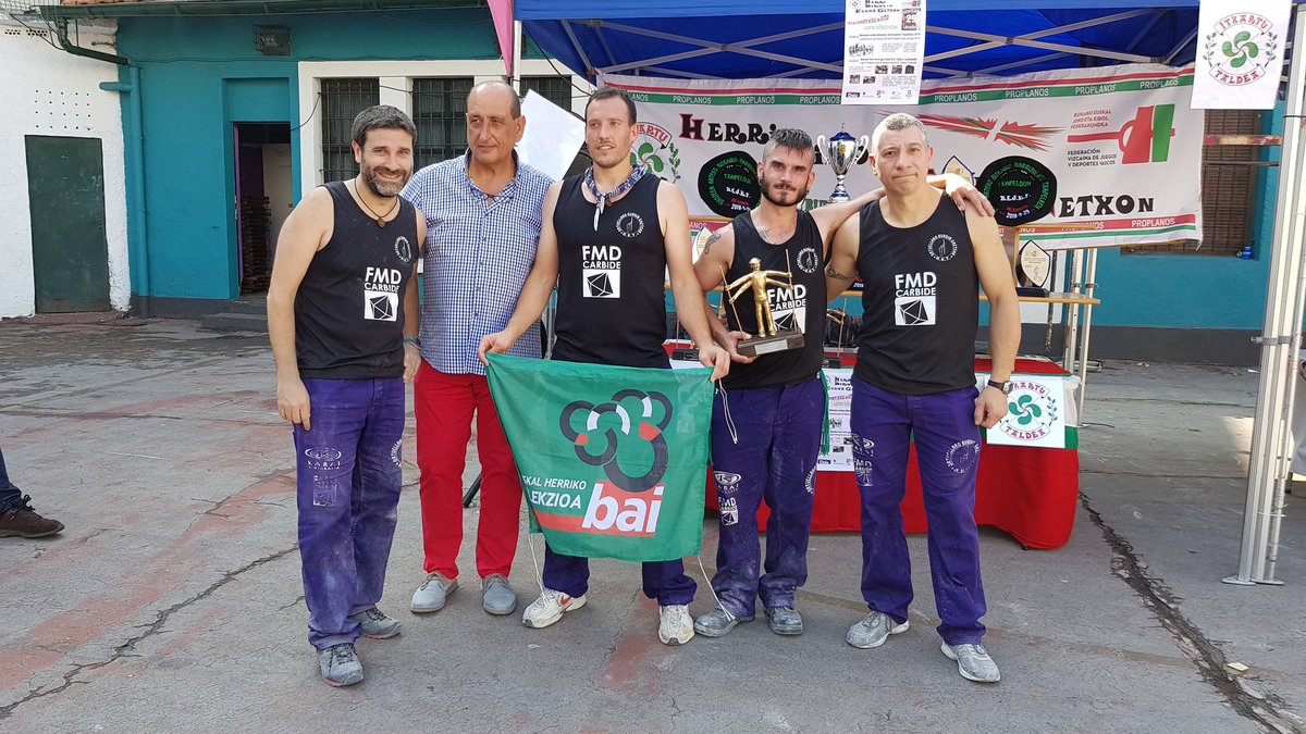 Harrizulaketa's tweet photo. Bizkaiko #harrizulatzaileak Binakako Txapelketa 2018. Algorta:
7. Luis M. Casillas-Iker Obregón (Errekatxo) 8zulo 5zm 8mm
8. Rober Irure-Eneko González (Burdin Gazteak) 7zulo 7zm 4mm
9. Gontzal Bermejo-Eneko Galán (Aldai Alde) 6zulo 11zm 5mm
#herrikirolak https://t.co/d99vIb01L8
