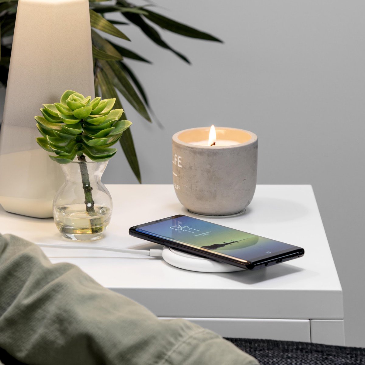 mophie's tweet photo. Seriously though nothing beats wireless charging. #PowerofWireless https://t.co/8SvyMldXQ5