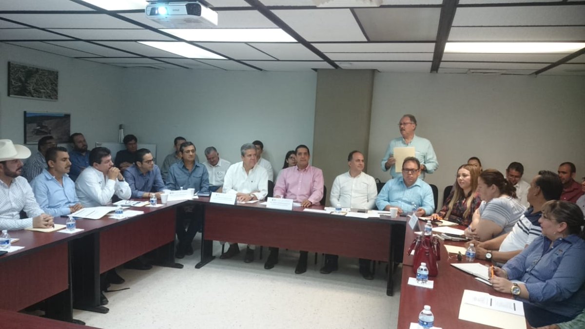 PatricioRoblesL's tweet photo. Hoy estuvimos en la @saygsinaloa junto con el Secretario @ChuyValdesP  en reunión de FOFAE https://t.co/iegtAXZBeR