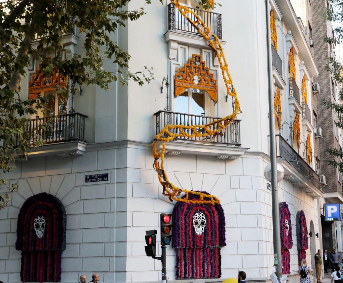 ManuelaCarmena's tweet photo. No podíamos decir que no a abrirnos a las culturas, a abrirnos a Latinoamérica, a abrirnos a México y hoy la Casa de México en Madrid es una realidad. Profundicemos, llenemos y aprovechemos esta maravilla. https://t.co/jslcWlXfUk