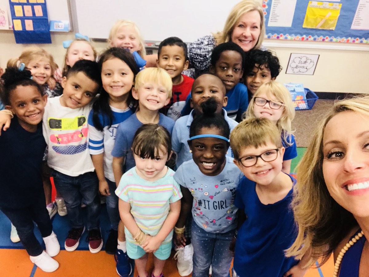 MrsAllen_whes's tweet photo. Wearing our BLUE to say no to Bullying! #whesrocks #groWHere https://t.co/1U01LN7ntk