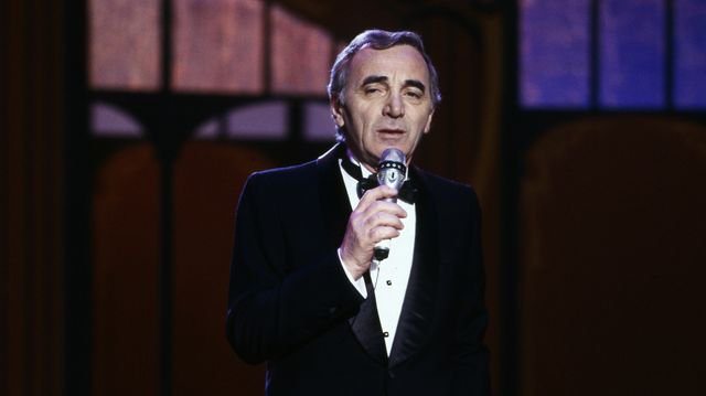 franceinter's tweet photo. 🎤 @Benjamin_Biolay : "Il a abordé des thèmes sociaux extrêmement importants à une époque où les chanteurs, moi le premier d'ailleurs, chantent des amourettes"

#CharlesAznavour 
#AznavourParAznavour 

https://t.co/fUaVAqAv7a https://t.co/09fCst2rbV