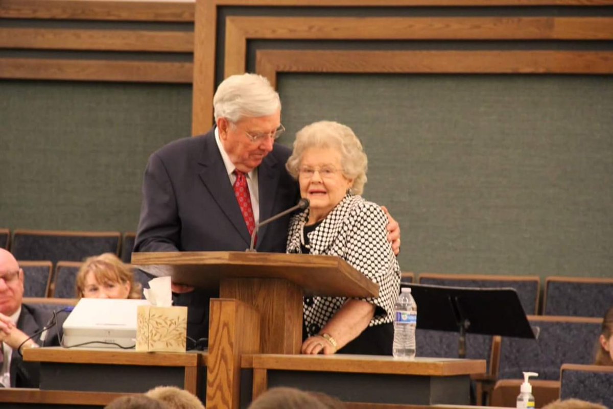 IRJesucristo's tweet photo. Barbara Bowen Ballard, esposa del Presidente del quorum de los doce, M. Russell Ballard, falleció hoy lunes 1ro. de Octubre del 2018. Barbara fallece a sus 86 años. https://t.co/aui2xhViHB