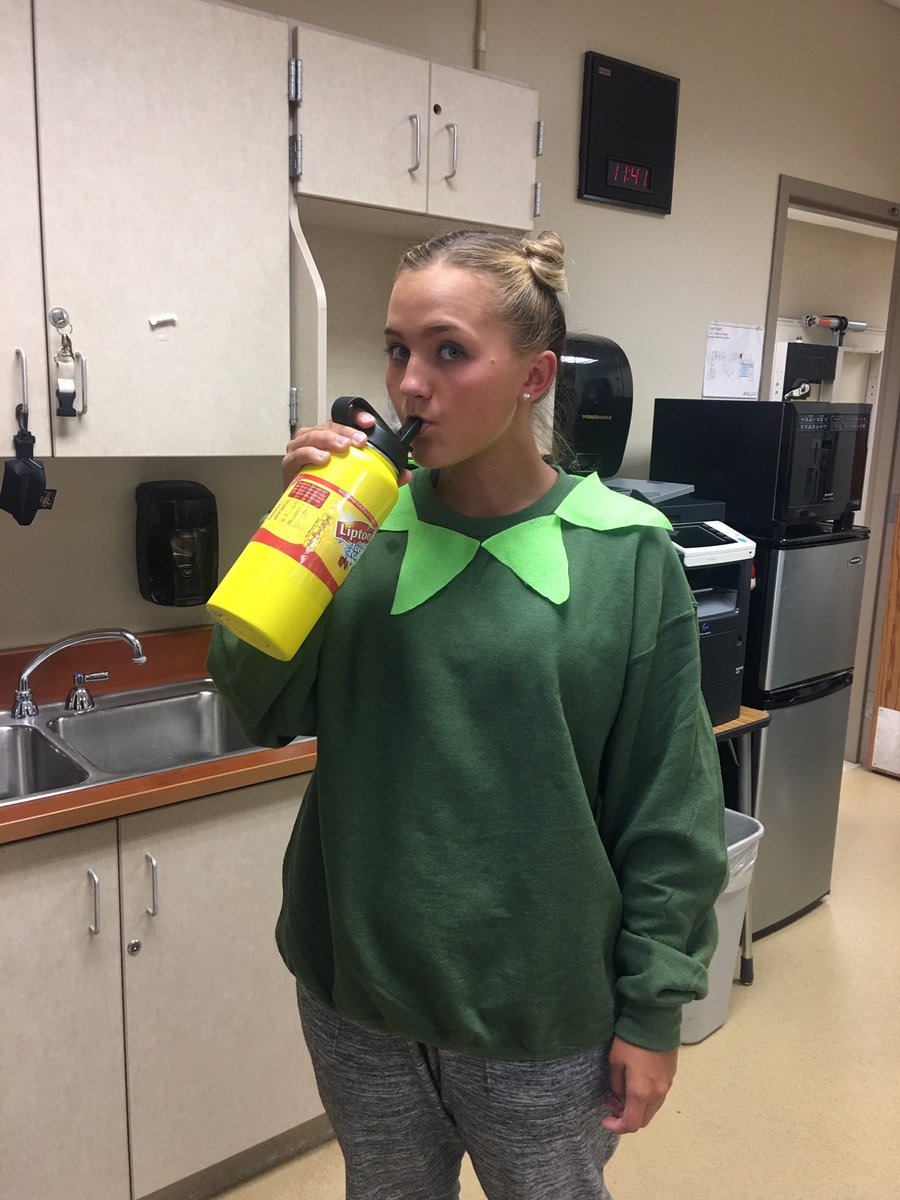 juliemayfield's tweet photo. Maddie trying to spill the tea on meme day...but that’s none of my business! #sjahoco2018 https://t.co/sjmv54mEt6