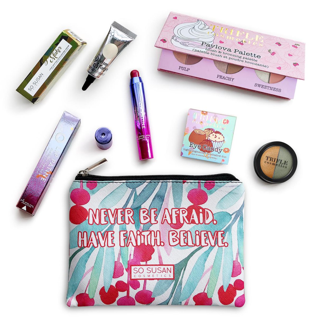 sosusanbeauty's tweet photo. Never Be Afraid. Have Faith. Believe. 🙌🌺 Our October #ColorCurate bag features:
☁️ @jelly_pong_pong Lip Patine in 'Trinity'
☁️ @triflecosmetics Pavlova Palette
☁️ @sosusanbeauty Dream Maker in 'Trance'
☁️ @triflecosmetics Eye Candy in 'Fudge'
https://t.co/pj39p4x4Me https://t.co/6eqYpapCgI