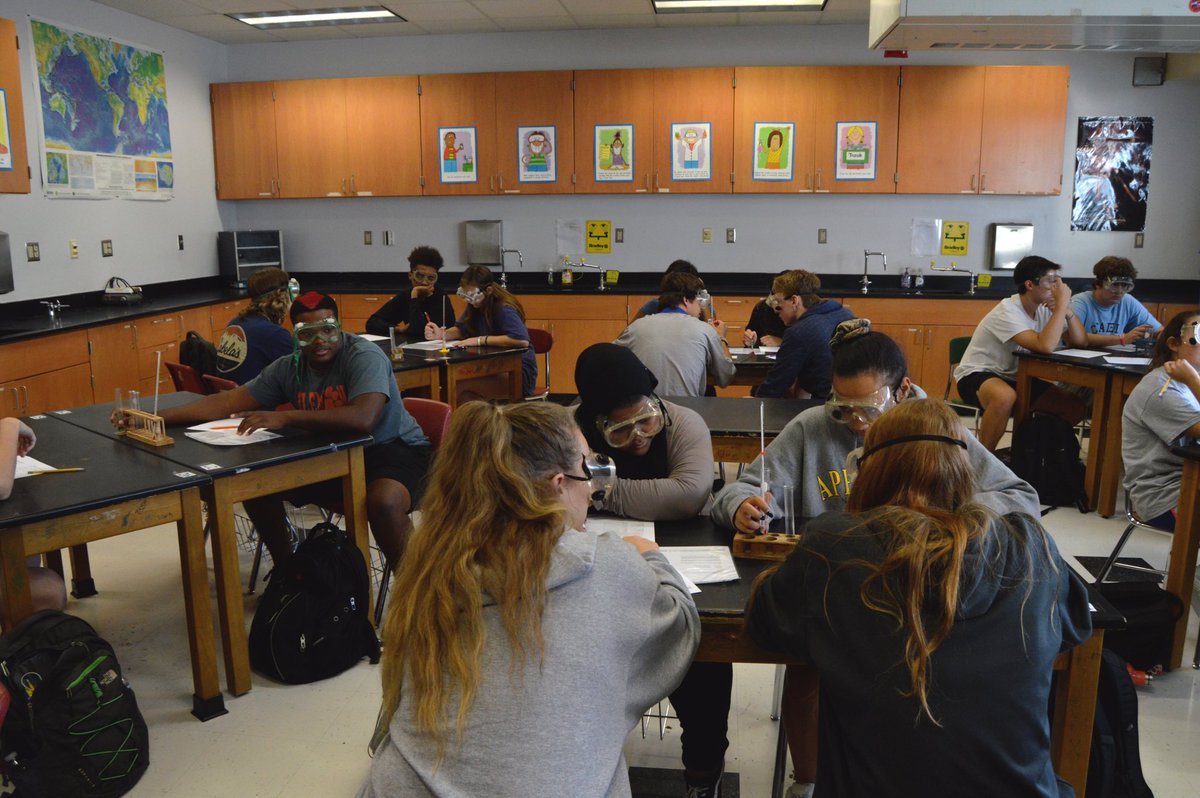 PHSDigitalMedia's tweet photo. So much is happening here at Page! Students in Mrs. Smitherman class are doing an enzyme lab today.
#dreambig https://t.co/WZwqSs4KeP