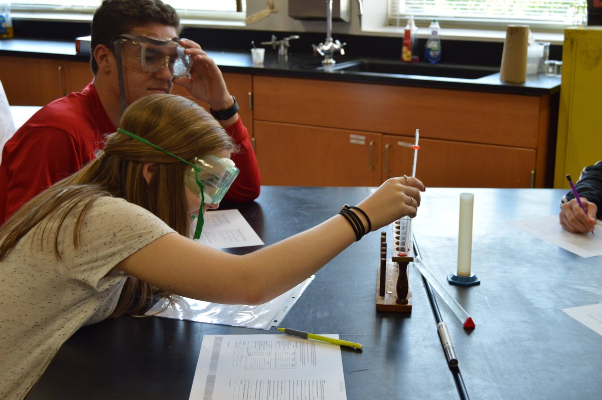 PHSDigitalMedia's tweet photo. So much is happening here at Page! Students in Mrs. Smitherman class are doing an enzyme lab today.
#dreambig https://t.co/WZwqSs4KeP