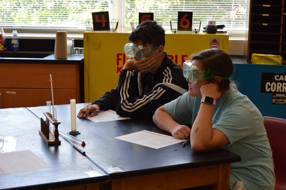 PHSDigitalMedia's tweet photo. So much is happening here at Page! Students in Mrs. Smitherman class are doing an enzyme lab today.
#dreambig https://t.co/WZwqSs4KeP