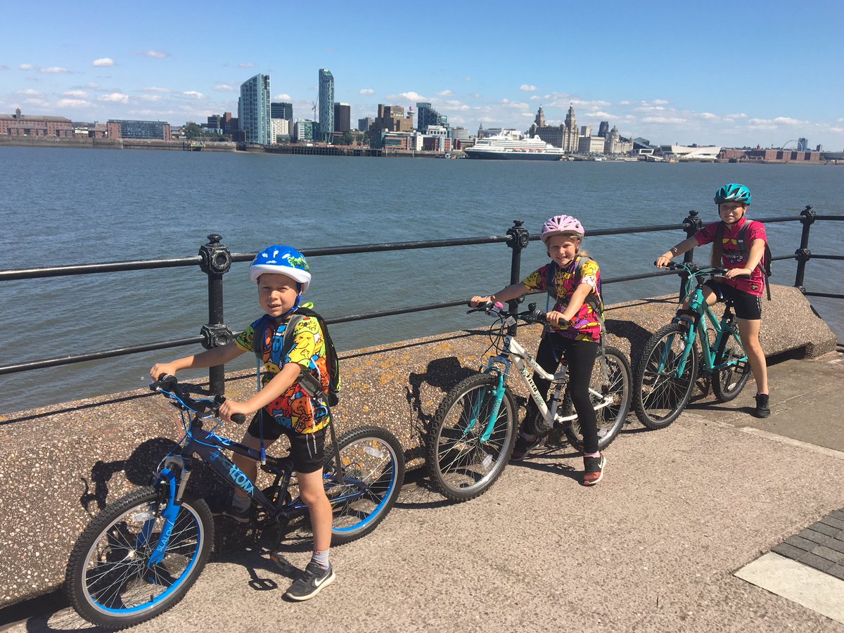 CyclingUK_LCR's tweet photo. Chris Alston has been Cycling around the Wirral coast with his family! 

Picture 1 - Finley, Yvie and Leila riding along the promenade by Egremont.
Picture 2 - Ferry Across the Mersey.
Picture 3 - Taken between Meols and Hoylake. 

#GetOutThere18 @LpoolChamber https://t.co/dfhZSVvDt4