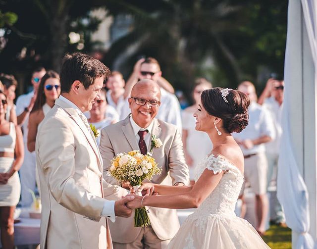 IvanBotelloFoto's tweet photo. And here by I present you my greatest treasure 😍 #cuba #cubaphotography #havana  #wedphotoinspiration #fujifilmcuba #fujifilmx #fujifilmxt2 #fujifilmwedding #ivanbotellophoto #gettingreadybride  #weddingphotography #cubaweddingphotographer #havanaweddingphotographer #destina… https://t.co/XwG0utX9OY