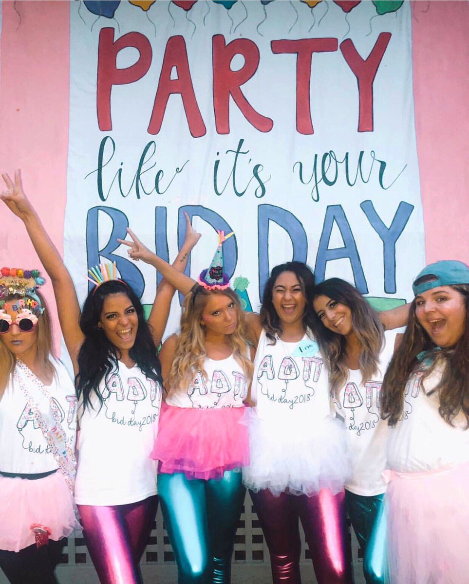 ADPiZetaUpsilon's tweet photo. ๐น that BID DAY feeling ๐น
#PartyLikeItsYourBidDay #ADPiOU #AlphaDeltaPi #PanhelOU #BidDay2018 https://t.co/gG99c7bZ3E