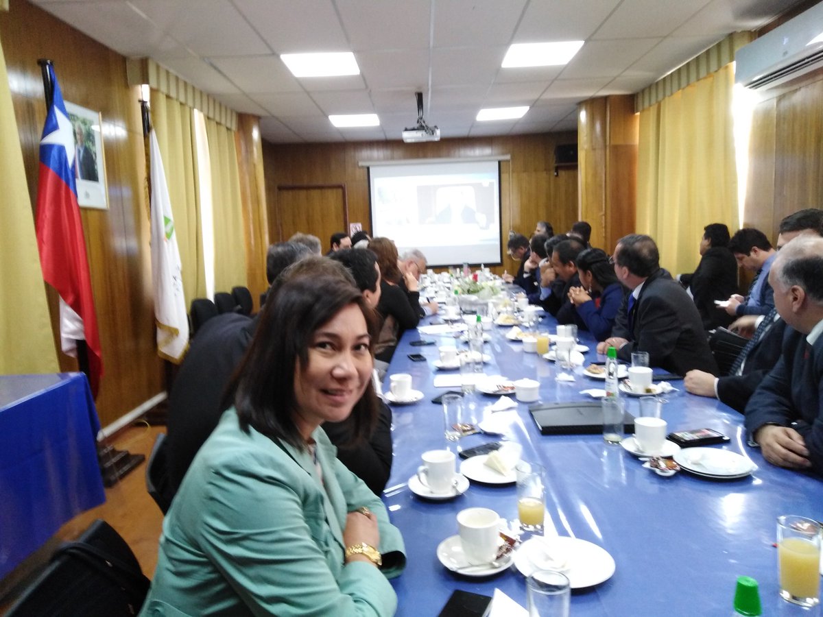 MMEG_Arica's tweet photo. Junto al gabinete regional de Arica y Parinacota... Excelente fallo de la Corte de la Haya en favor de Chile... Esto nos tiene conformes y alegres....#ElFalloFinal #ChileEnLaHaya #ChileLoHacemosTodos https://t.co/fe1d7q5Wu7