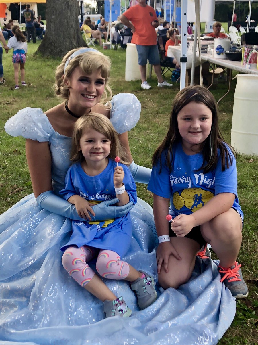 amom_UNC's tweet photo. The children at the Starry Night 5K loved meeting our princess and making their own crowns before the race. Thank you to the Pediatric Brain Tumor Foundation for hosting an amazing and touching event; we were so lucky to spread our magic across the Triangle! ✨ @PBTF https://t.co/Fj9pE4HojS