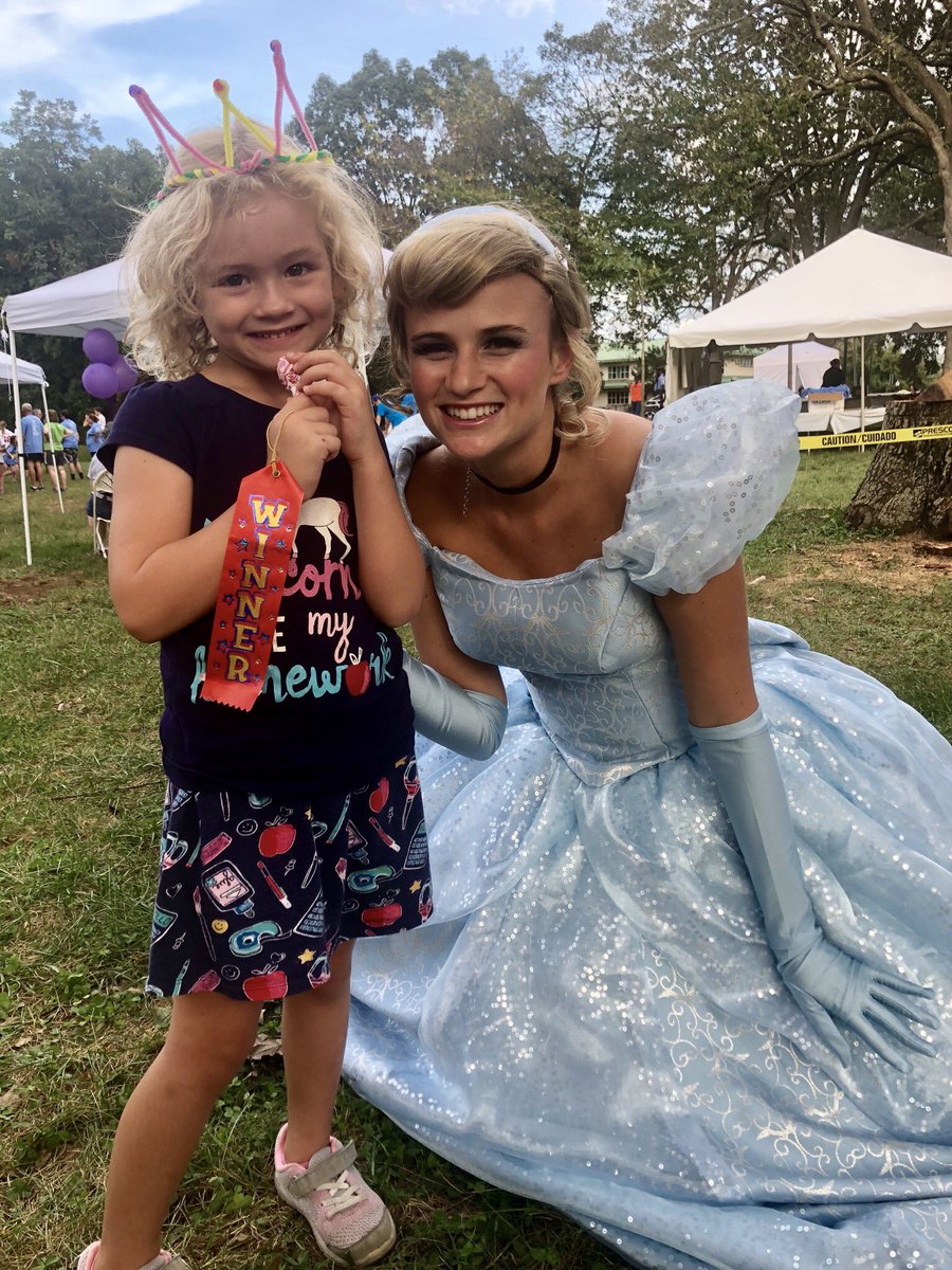 amom_UNC's tweet photo. The children at the Starry Night 5K loved meeting our princess and making their own crowns before the race. Thank you to the Pediatric Brain Tumor Foundation for hosting an amazing and touching event; we were so lucky to spread our magic across the Triangle! ✨ @PBTF https://t.co/Fj9pE4HojS