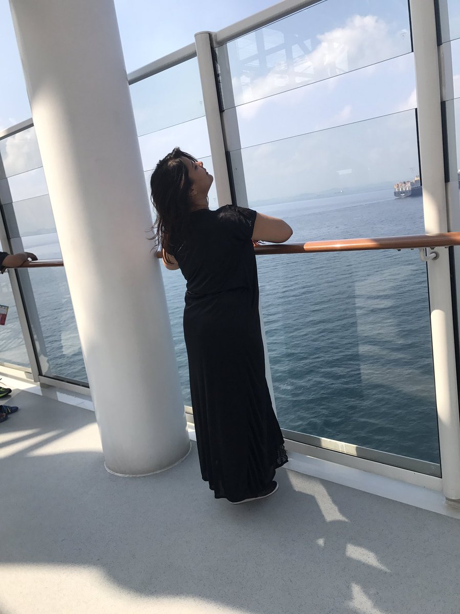 PurohitMithila's tweet photo. me and my eternal search for the ocean ❄️🌹❤️ https://t.co/o7LExtD5lO