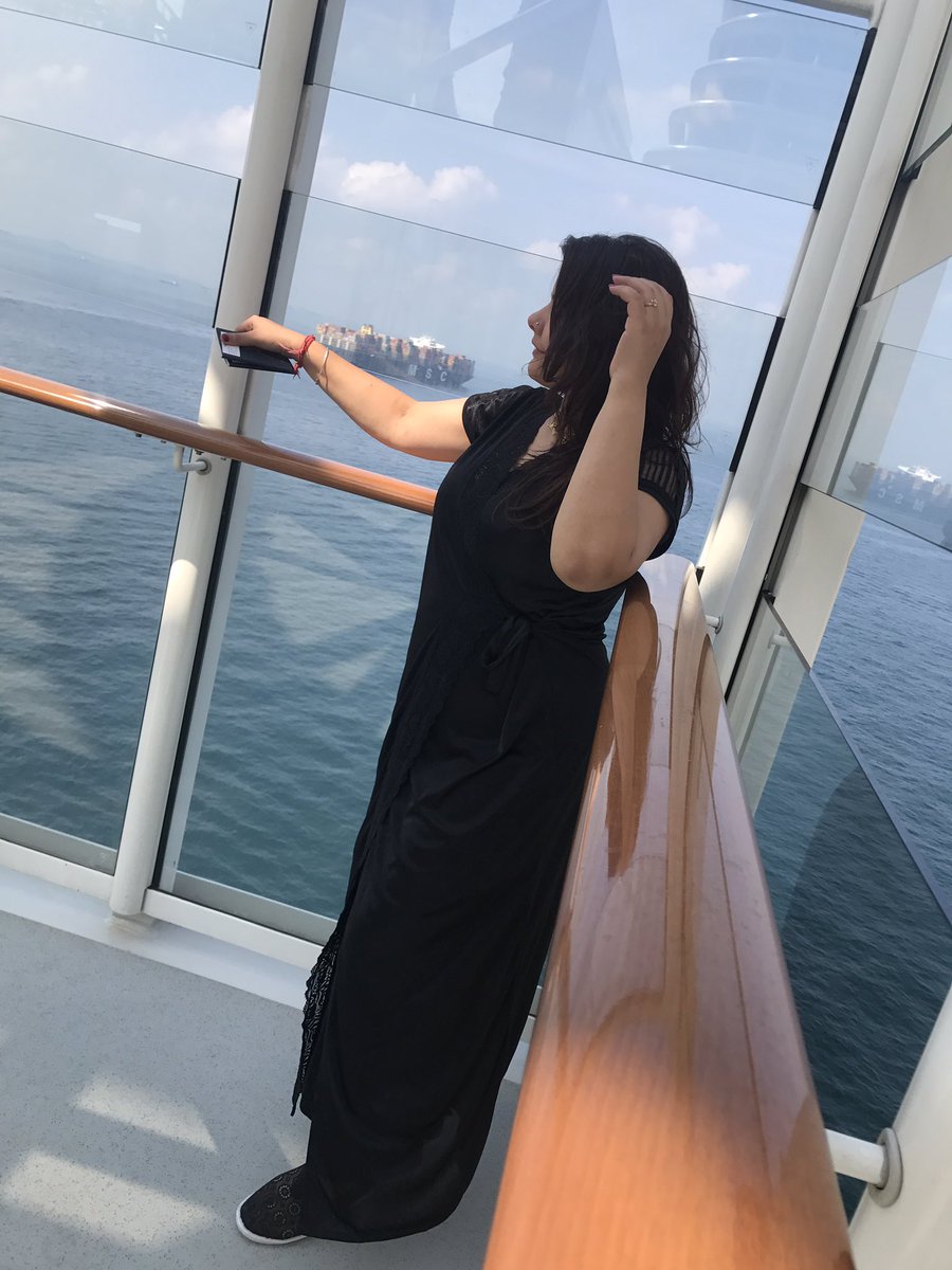 PurohitMithila's tweet photo. me and my eternal search for the ocean ❄️🌹❤️ https://t.co/o7LExtD5lO