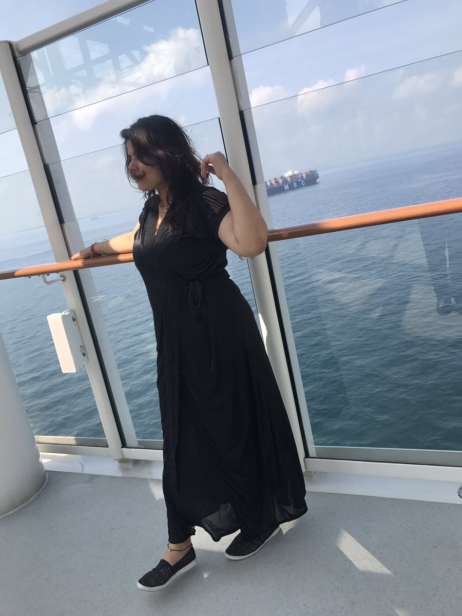 PurohitMithila's tweet photo. me and my eternal search for the ocean ❄️🌹❤️ https://t.co/o7LExtD5lO