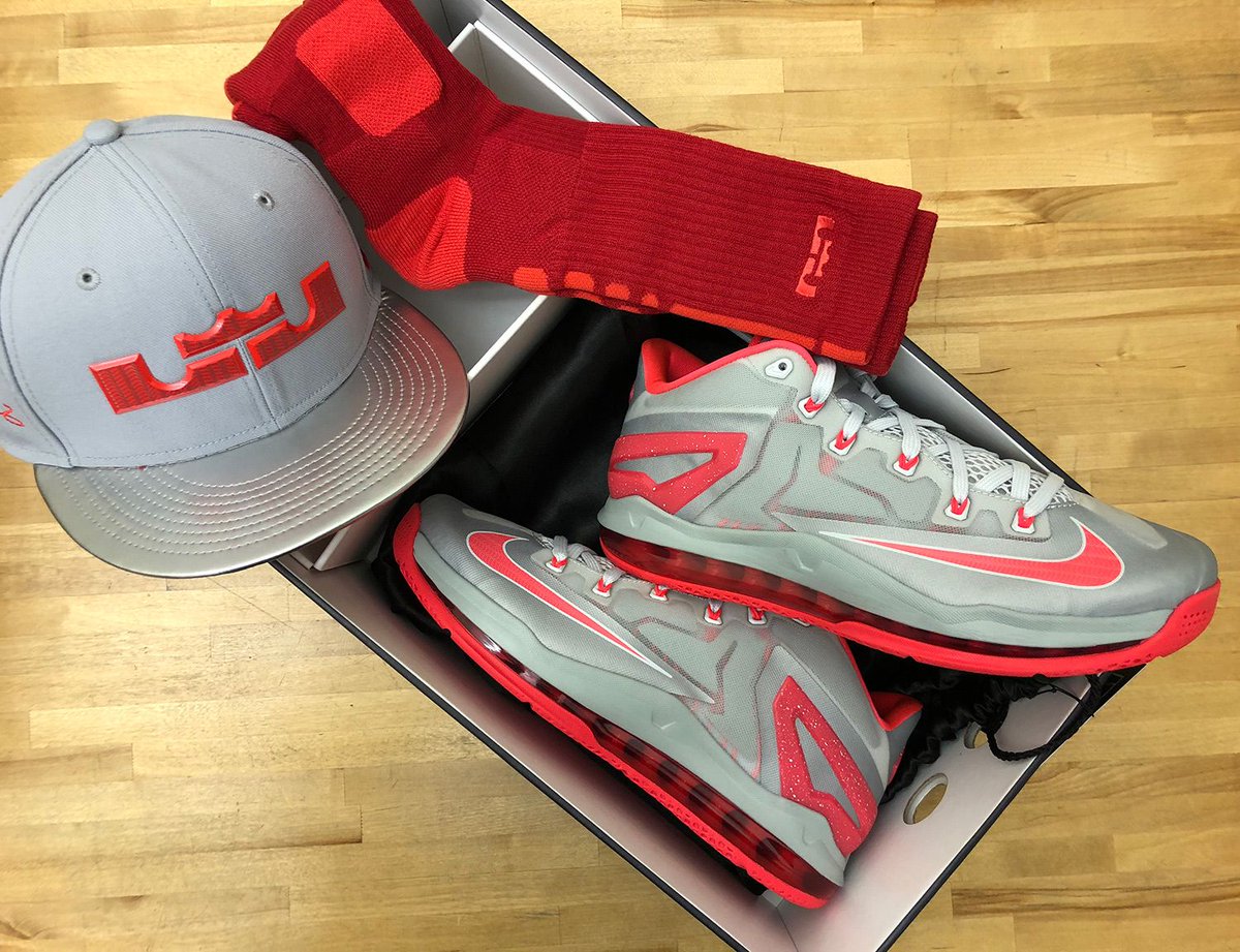 GIVEAWAY, LEBRON edition! One of our followers will win this promo seeding package for this classic LeBron 10 Low (plus hat/socks)

1. LIKE this tweet
2. Reply with your shoe size
3. RETWEET

Must be in U.S. and be following us. Giveaway ends 10/2 at MIDNIGHT Eastern Time.