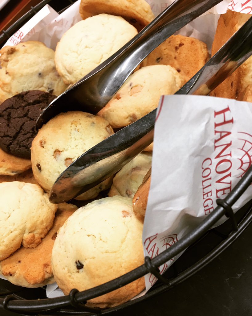 DiningAtHanover's tweet photo. It’s #nationalhomemadecookieday! Grab one while they last! #parkhurst #authenticculinaryexperiences #hanovercollege #thatsthebeautyofhanover #cookies https://t.co/cLjKihn6px