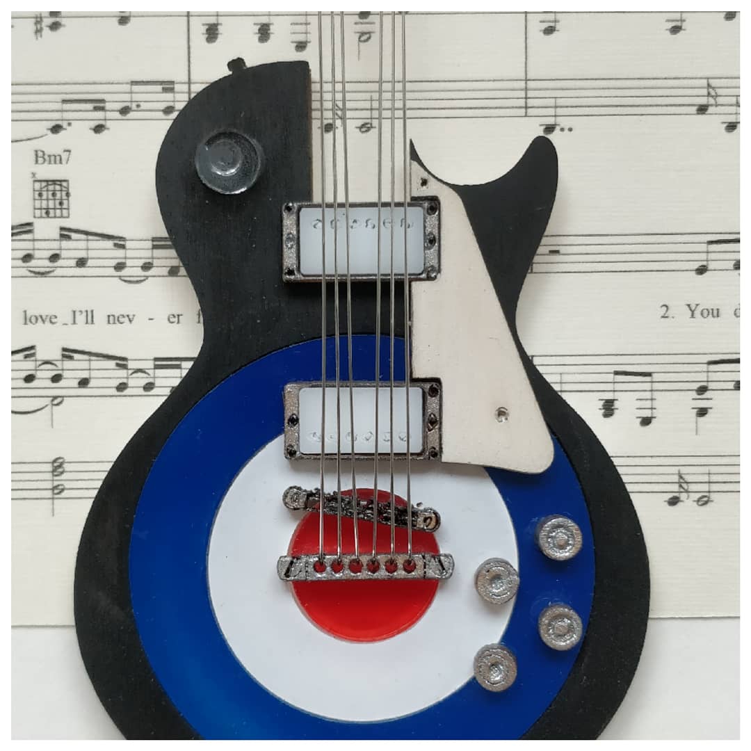 idirelanddesign's tweet photo. To be re-homed tomorrow, Paul Weller 'You Do Something To Me' ❤️ @nesthomeandcafe #PaulWeller #TrueMeanings #YouDoSomethingToMe #Gibson #Tribute #Artist #Concert #MusicArt #Maker #Music #Rock #musician #Craft  #Cafe #Gallery #Love #Contemporary #DesignGift #LoveMusic https://t.co/oXzz1uwH2N