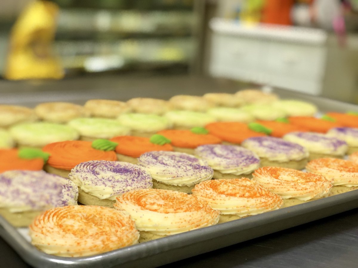 BlondiesKokomo's tweet photo. Retweet to enter to win a free cookie and a glass bottled drink of your choice, courtesy of @KokomoCoke 🍪

🚨Must be following to enter🚨

Winner will be announced Friday!

(Gain an extra entry by replying with your favorite cookie using #blondiesgiveaway ) https://t.co/DHHeZ5KtDt