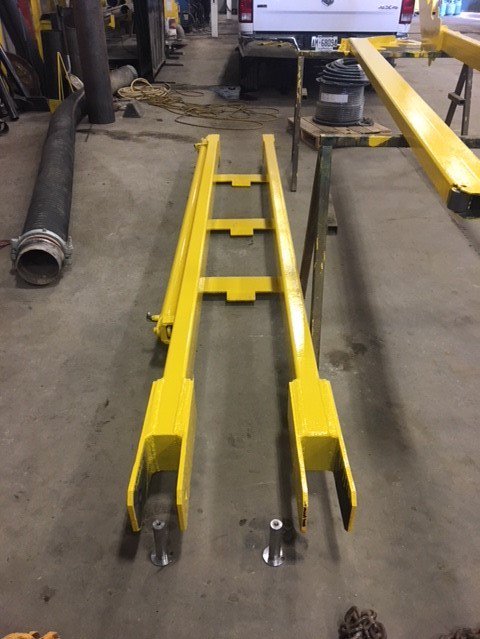 OxEquipment's tweet photo. Our shop, Ox FleetCare, boasts mechanics and fabricators of many different skill sets. Here is a custom fabrication and welding work we did to rebuild a boom on a hydrovac. You can see the large crack and bend in the arm, but soon it was as good as new! https://t.co/otPUeLqW05