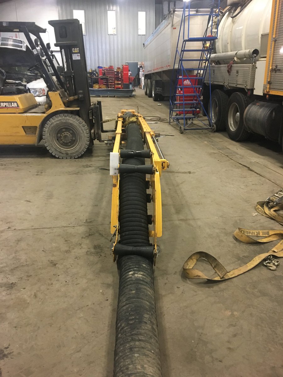 OxEquipment's tweet photo. Our shop, Ox FleetCare, boasts mechanics and fabricators of many different skill sets. Here is a custom fabrication and welding work we did to rebuild a boom on a hydrovac. You can see the large crack and bend in the arm, but soon it was as good as new! https://t.co/otPUeLqW05