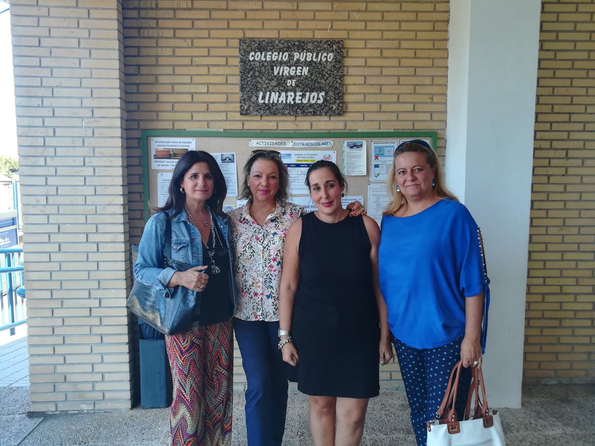auxidelolmo's tweet photo. El @linarespp acompaña a nuestros parlamentarios @jamiranda_a y @ameliapalacios3 en las visitas realizadas a los centros educativos #IESHimilce,#CEIPVirgenLinarejos,#PadrePoveda.La Junta es responsable d las necesidades q presentan.Gran labor d los docentes y personal cualificado https://t.co/yz2NlbZvDd