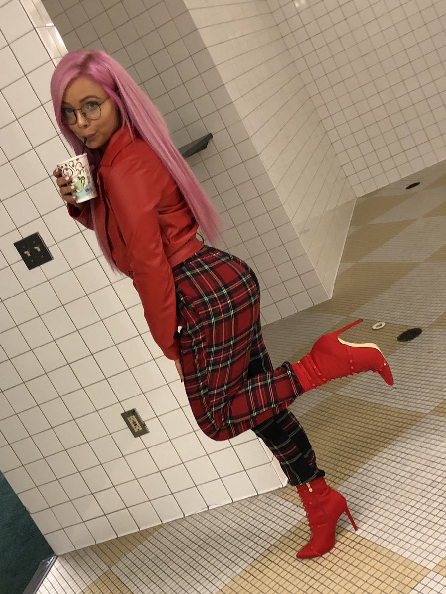 YaOnlyLivvOnce's tweet photo. Y’all didn’t think a little kick to the face would keep me down did you ? 😉 https://t.co/r26ihGyHss
