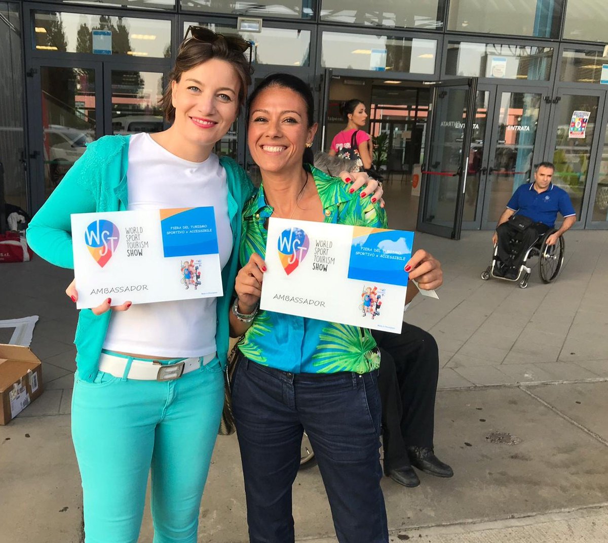 GiusyVersace's tweet photo. Ieri a #Malpensafiere una 3gg per parlare di turismo sportivo accessibile. #WorldSportTourismShow Occasione per promuovere lo sport e ricordare quanto agevoli l'inclusione sociale! Insieme agli amici @comilara @angelopalumbo78 gli atleti di #wheelchairGp #NeverGiveUp #Amazing https://t.co/ePKYQecKik